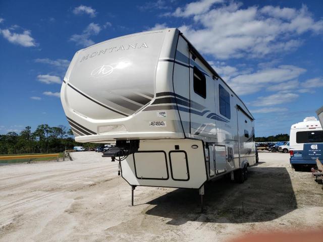 4YDFM0T20N4702330 - 2022 KEYSTONE MONTANA WHITE photo 2