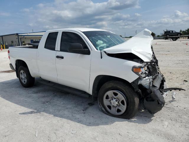 5TFUM5F14JX075943 - 2018 TOYOTA TUNDRA DOUBLE CAB SR/SR5 WHITE photo 4