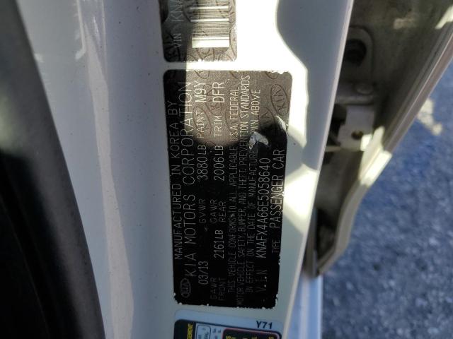 KNAFX4A66E5058640 - 2014 KIA FORTE LX WHITE photo 12