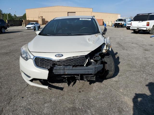 KNAFX4A66E5058640 - 2014 KIA FORTE LX WHITE photo 5