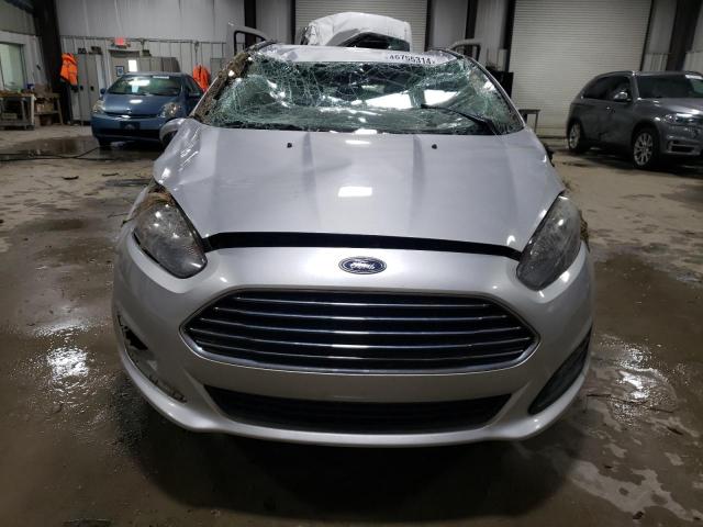 3FADP4BJ3HM125535 - 2017 FORD FIESTA SE SILVER photo 5