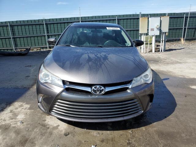 4T1BF1FK5HU794581 - 2017 TOYOTA CAMRY LE GRAY photo 5
