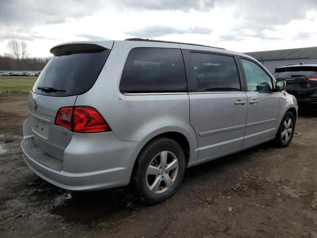 2V4RW5DG3BR717386 - 2011 VOLKSWAGEN ROUTAN SEL SILVER photo 3