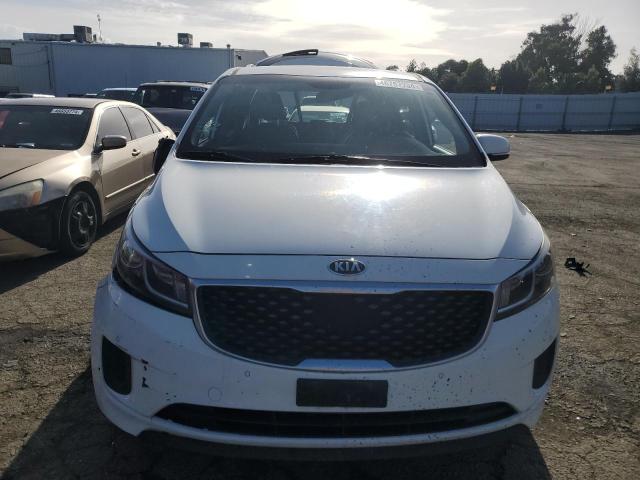 KNDMB5C10H6242292 - 2017 KIA SEDONA LX WHITE photo 5