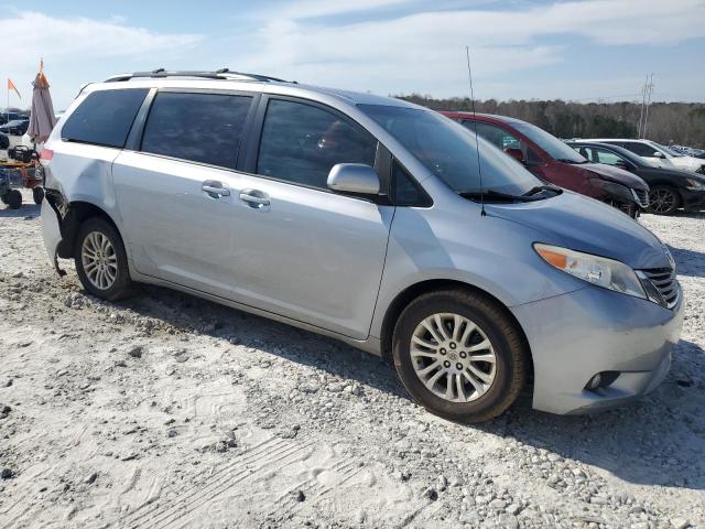 5TDYK3DC4CS211917 - 2012 TOYOTA SIENNA XLE SILVER photo 4