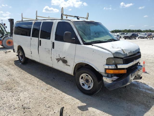 1GAHG39UX41231499 - 2004 CHEVROLET EXPRESS G3 WHITE photo 4