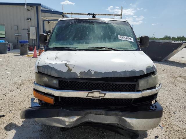 1GAHG39UX41231499 - 2004 CHEVROLET EXPRESS G3 WHITE photo 5