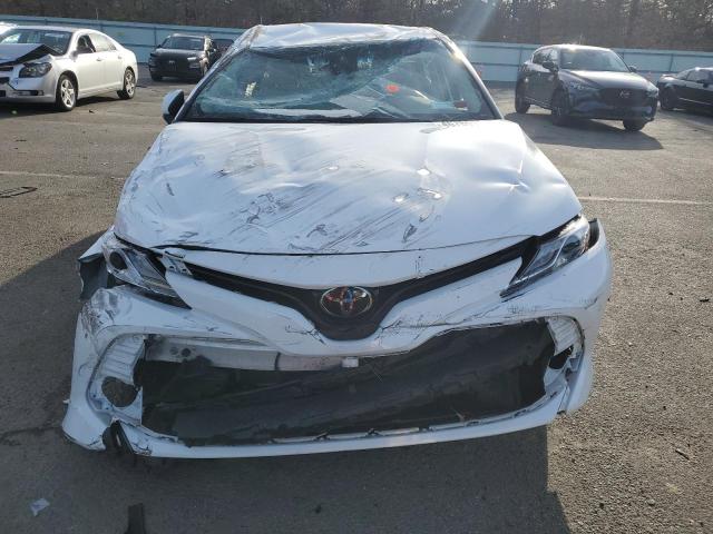 4T1B11HK0JU128777 - 2018 TOYOTA CAMRY L WHITE photo 5