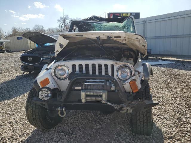 1J4FA64S36P740058 - 2006 JEEP WRANGLER / UNLIMITED RUBICON WHITE photo 5