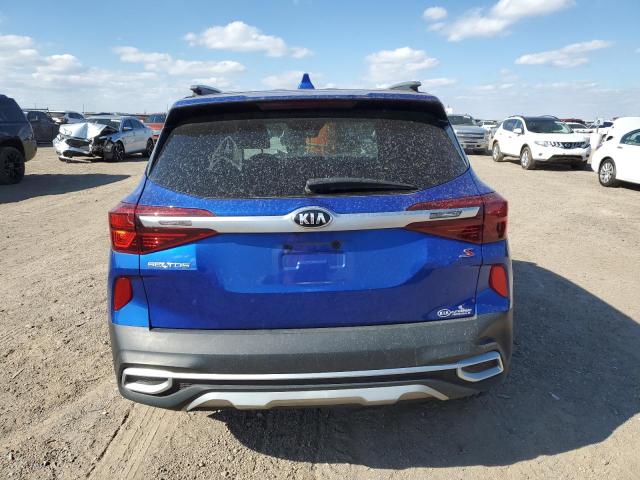 KNDEU2AA3M7085572 - 2021 KIA SELTOS S BLUE photo 6