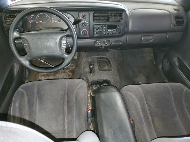 1B7GG2AN4YS769956 - 2000 DODGE DAKOTA QUAD RED photo 8