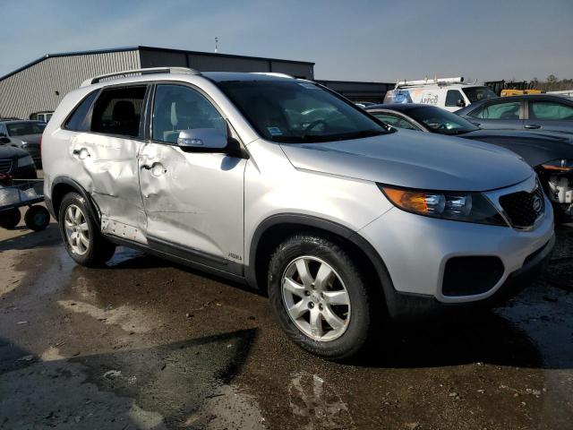 5XYKTDA20CG281464 - 2012 KIA SORENTO BASE SILVER photo 4