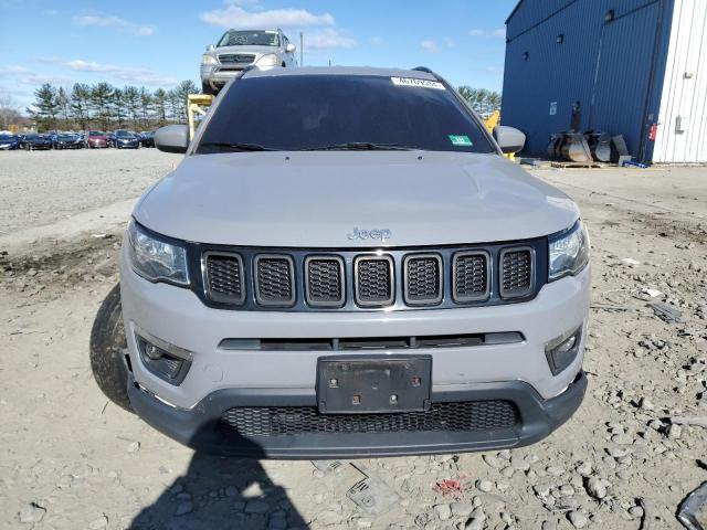 3C4NJDBB6JT418351 - 2018 JEEP COMPASS LATITUDE GRAY photo 5