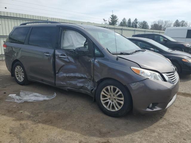 5TDYK3DC2DS320071 - 2013 TOYOTA SIENNA XLE GRAY photo 4