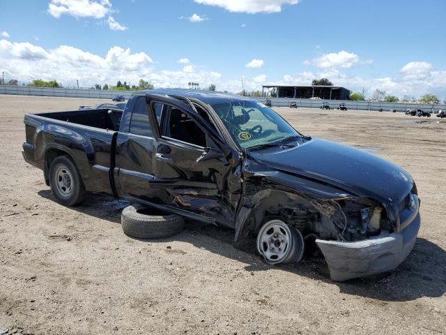 1Z7HC22K56S579640 - 2006 MITSUBISHI RAIDER LS BLACK photo 4