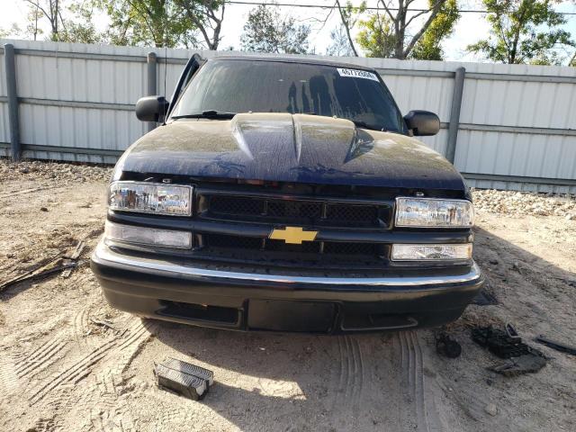 1GCCS145428134100 - 2002 CHEVROLET S TRUCK S10 BLUE photo 5