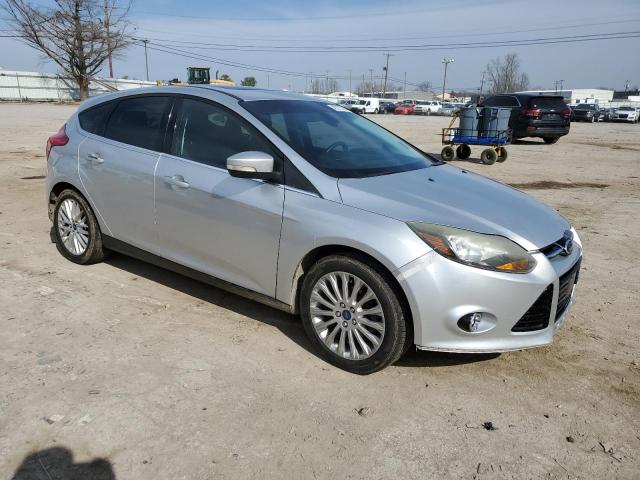 1FAHP3N22CL370594 - 2012 FORD FOCUS TITANIUM SILVER photo 4