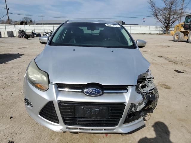 1FAHP3N22CL370594 - 2012 FORD FOCUS TITANIUM SILVER photo 5