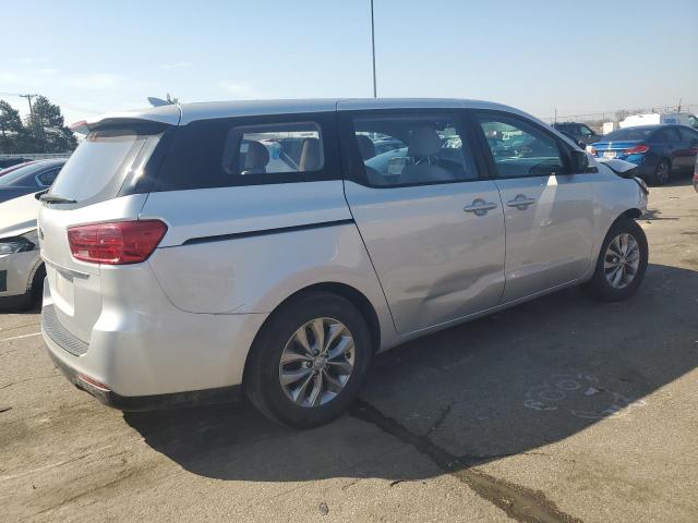 KNDMA5C16L6588245 - 2020 KIA SEDONA L SILVER photo 3