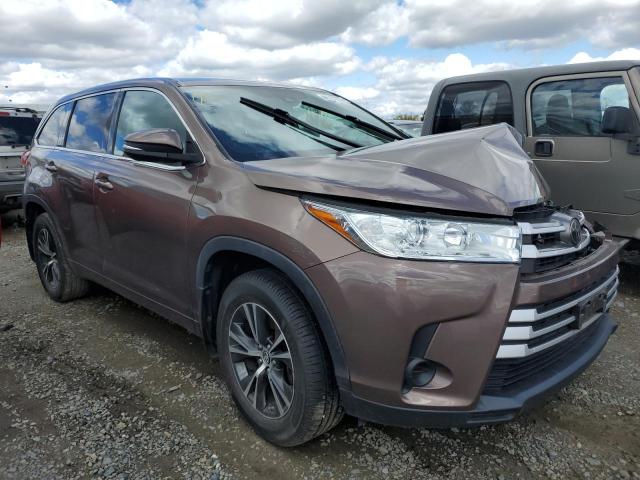 5TDZZRFH0JS253560 - 2018 TOYOTA HIGHLANDER LE BROWN photo 4