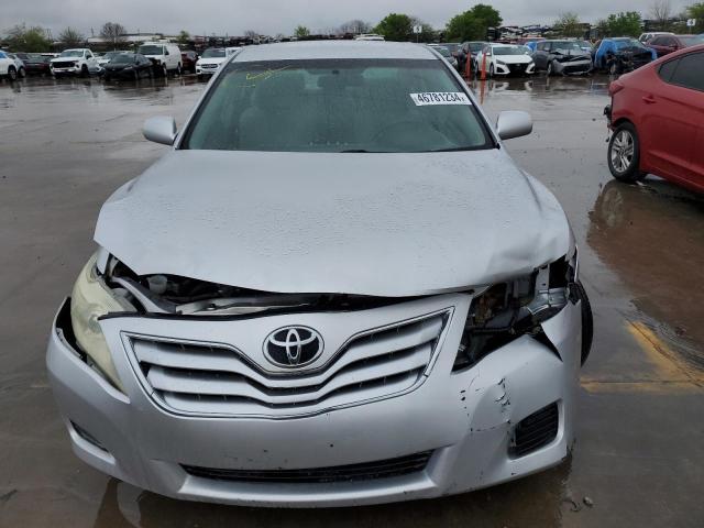 4T1BF3EK7BU596864 - 2011 TOYOTA CAMRY BASE SILVER photo 5