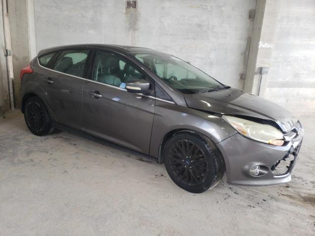 1FAHP3M24CL315212 - 2012 FORD FOCUS SEL GRAY photo 4