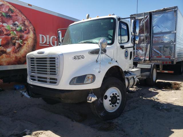 1FUBC5DL04DN49321 - 2004 FREIGHTLINER M2 112 MEDIUM DUTY WHITE photo 2