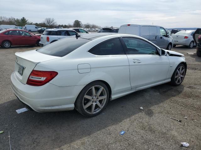 WDDGJ5HB2CF922873 - 2012 MERCEDES-BENZ C 350 WHITE photo 3