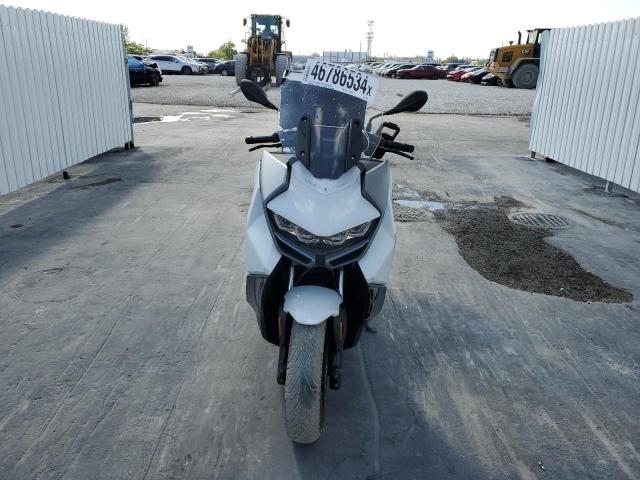 WB40C6304PS910917 - 2023 BMW C 400 GT WHITE photo 2