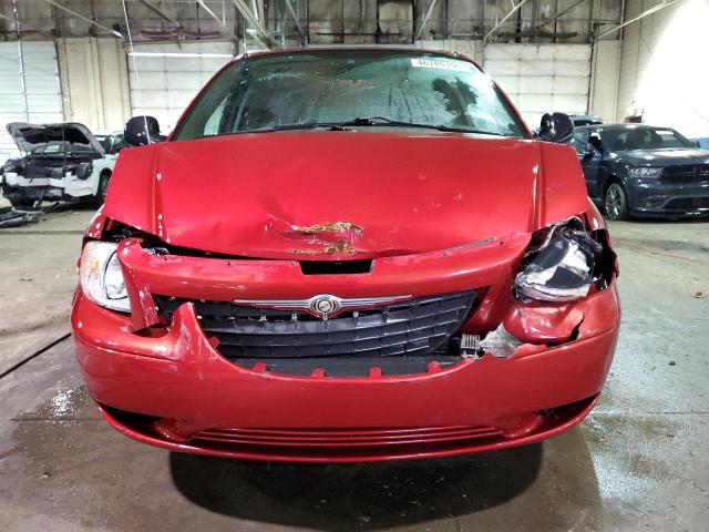 1C4GP45R04B539141 - 2004 CHRYSLER TOWN & COU წითელი ფოტო 5