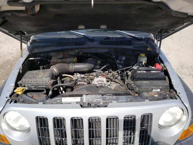 1J4GL38K85W665966 - 2005 JEEP LIBERTY RENEGADE SILVER photo 11