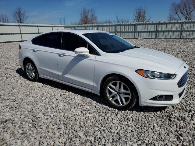 1FA6P0HD4F5109723 - 2015 FORD FUSION SE WHITE photo 4