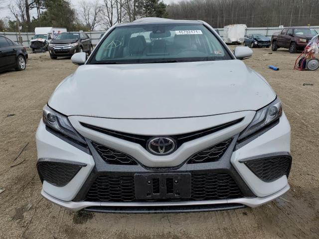 4T1K61AK6NU068361 - 2022 TOYOTA CAMRY XSE WHITE photo 5