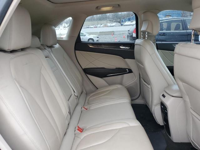 5LMCJ3D97HUL52283 - 2017 LINCOLN MKC RESERVE WHITE photo 11
