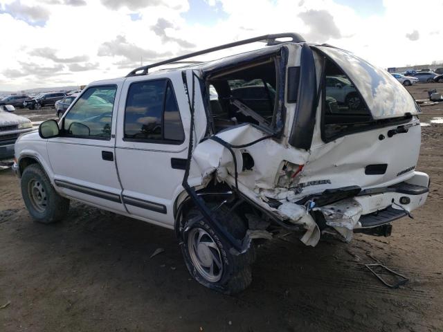 1GNDT13W3W2247998 - 1998 CHEVROLET BLAZER WHITE photo 2