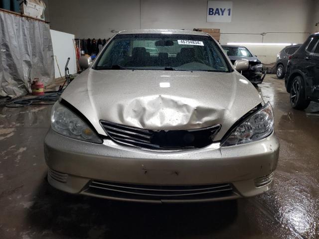 4T1BE32K05U045316 - 2005 TOYOTA CAMRY LE TAN photo 5