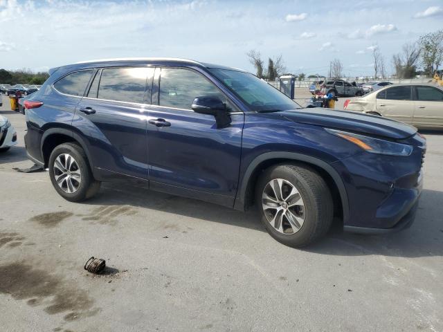 5TDHZRAH5MS524409 - 2021 TOYOTA HIGHLANDER XLE BLUE photo 4
