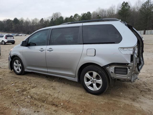 5TDKZ3DC4JS901648 - 2018 TOYOTA SIENNA LE SILVER photo 2