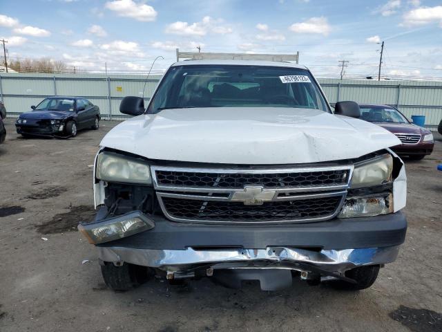 1GCHC24U66E170300 - 2006 CHEVROLET silverado C2500 HEAVY DUTY WHITE photo 5