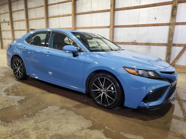 4T1S11AK0RU212555 - 2024 TOYOTA CAMRY SE NIGHT SHADE BLUE photo 4