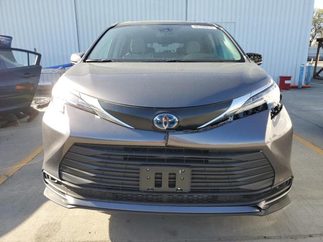 5TDBRKEC8PS142066 - 2023 TOYOTA SIENNA LE GRAY photo 5