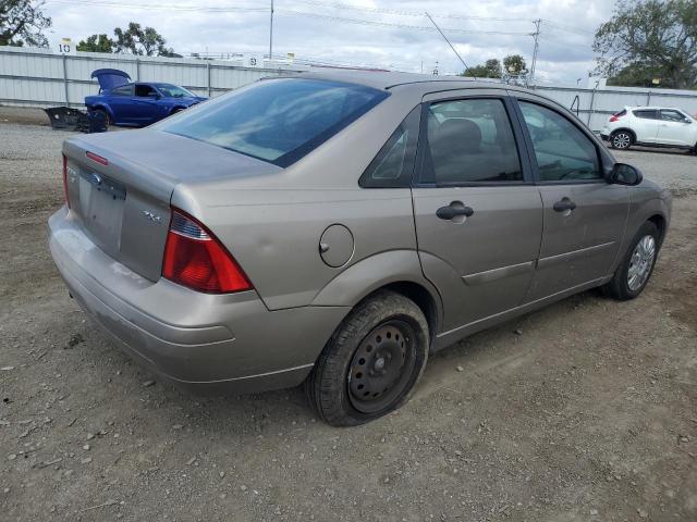 1FAFP34N85W230246 - 2005 FORD FOCUS ZX4 TAN photo 3