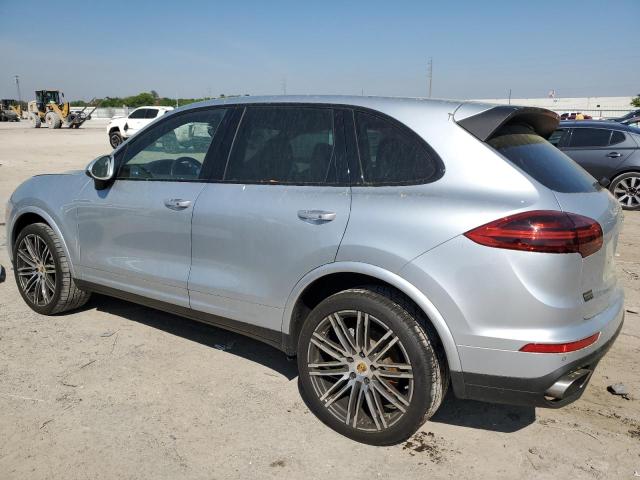 WP1AA2A2XHKA82315 - 2017 PORSCHE CAYENNE SILVER photo 2