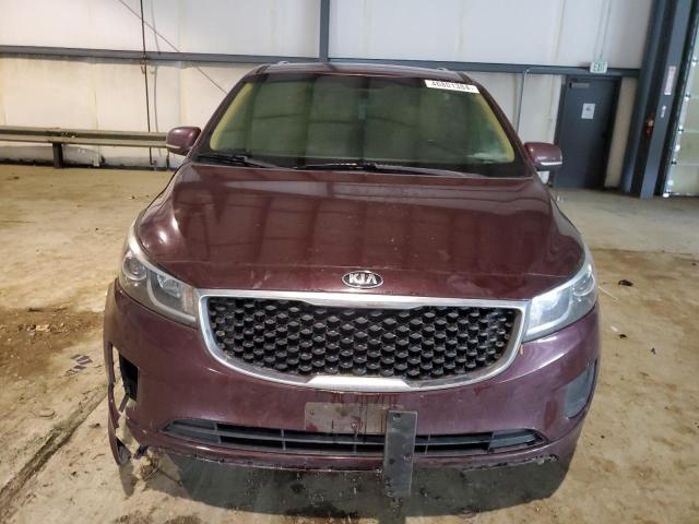 KNDMB5C14H6327586 - 2017 KIA SEDONA LX MAROON photo 5