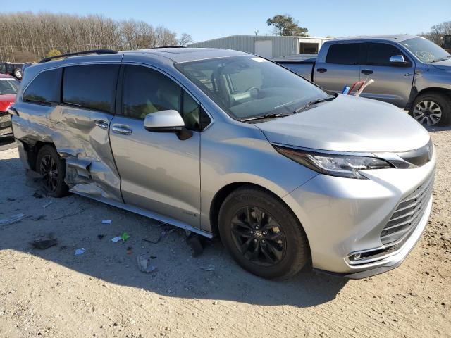 5TDJRKEC4MS052002 - 2021 TOYOTA SIENNA XLE SILVER photo 4