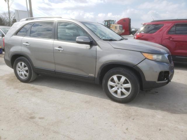 5XYKTCA66DG364511 - 2013 KIA SORENTO LX SILVER photo 4