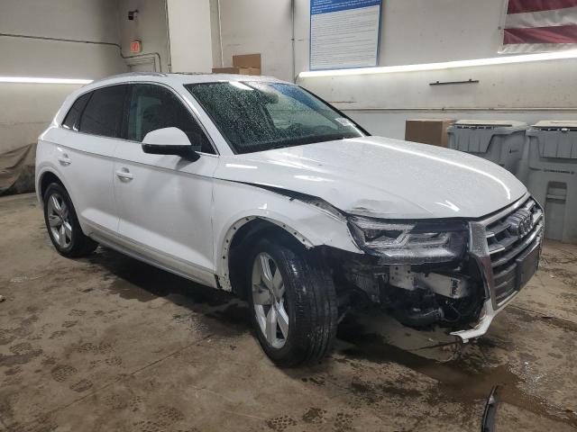 WA1BNAFY0J2143897 - 2018 AUDI Q5 PREMIUM PLUS WHITE photo 4