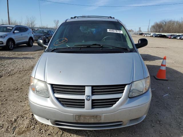 1D4GP45R15B433057 - 2005 DODGE CARAVAN SXT SILVER photo 5