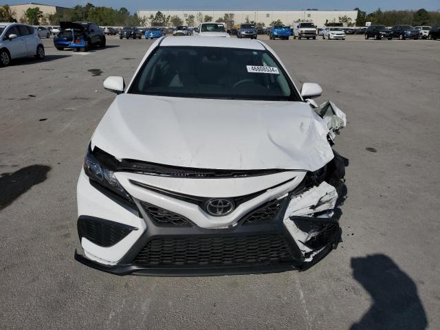 4T1T11AKXPU767482 - 2023 TOYOTA CAMRY SE NIGHT SHADE WHITE photo 5