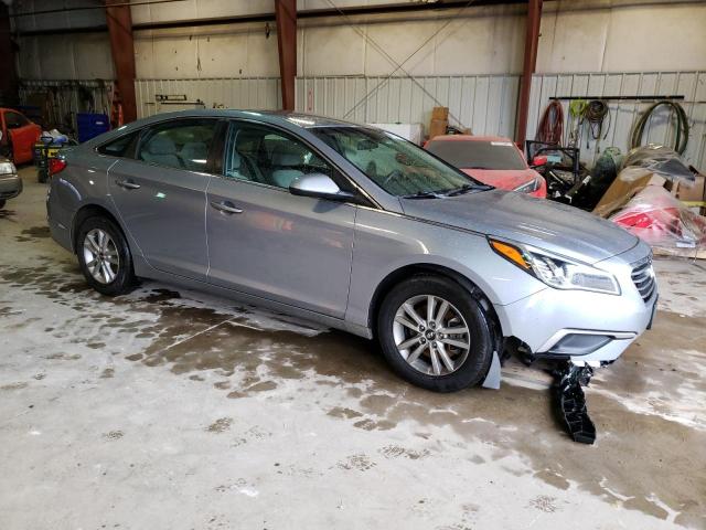 5NPE24AF1HH588158 - 2017 HYUNDAI SONATA SE SILVER photo 4